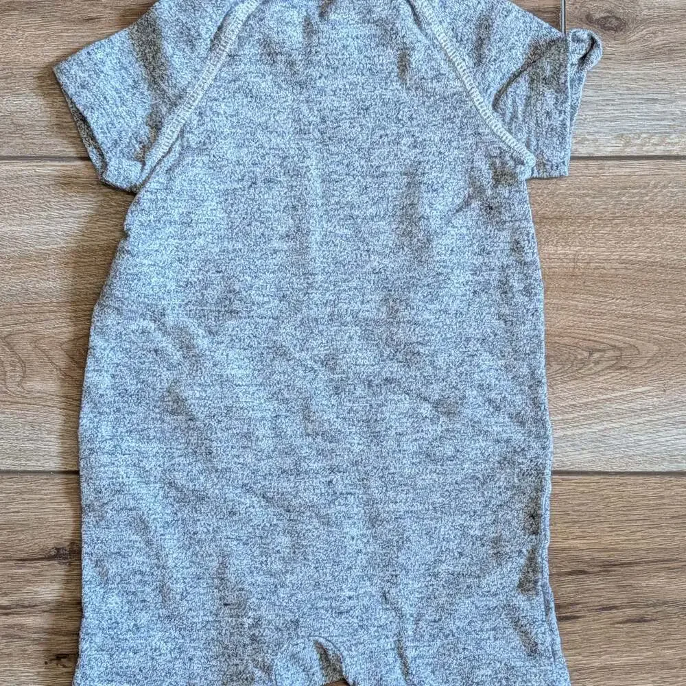 Baby Gap Gray Marled Short Sleeve Romper with Kangaroo Pocket 6-12 Months